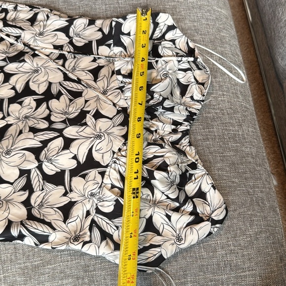 Nicole Miller Monochrome Floral Midi Dress - Picture 11 of 13